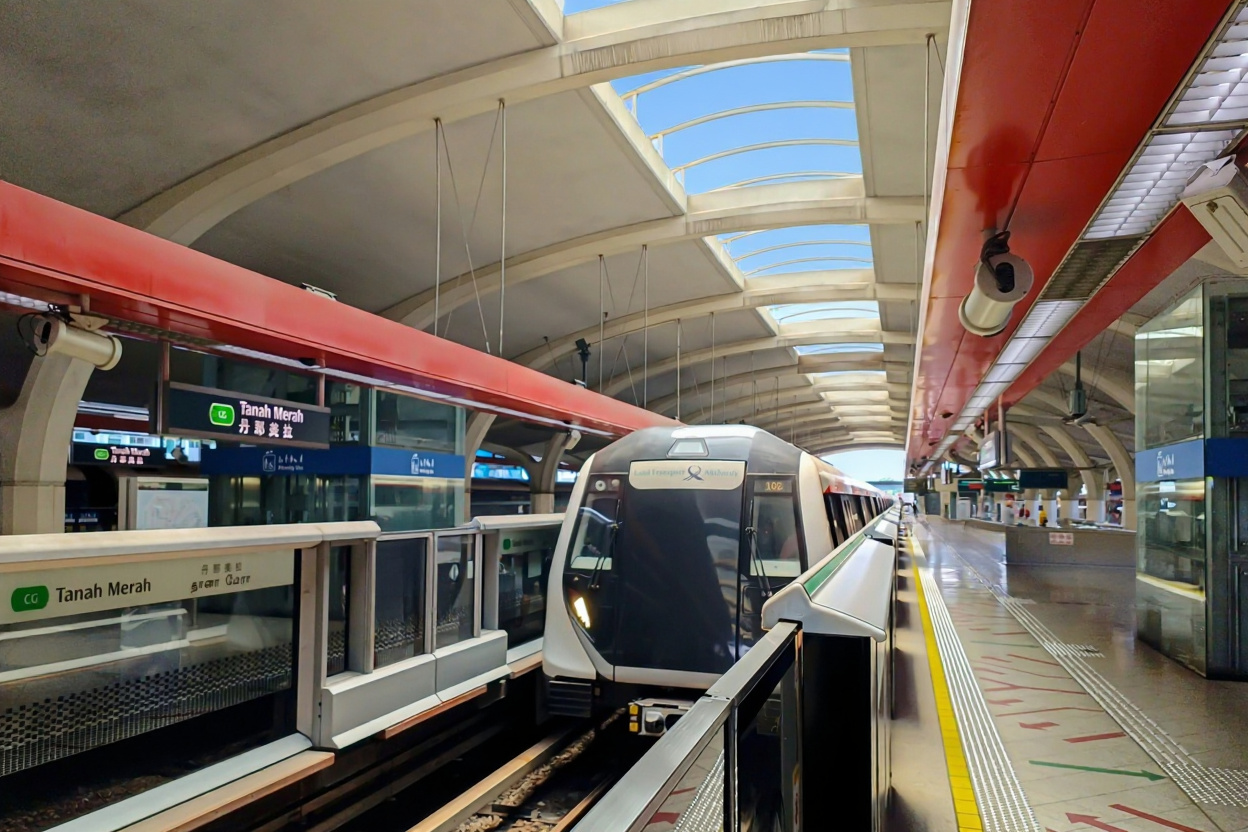 Tanah Merah MRT Train at the platform of Tanah Merah MRT station on the East West Line