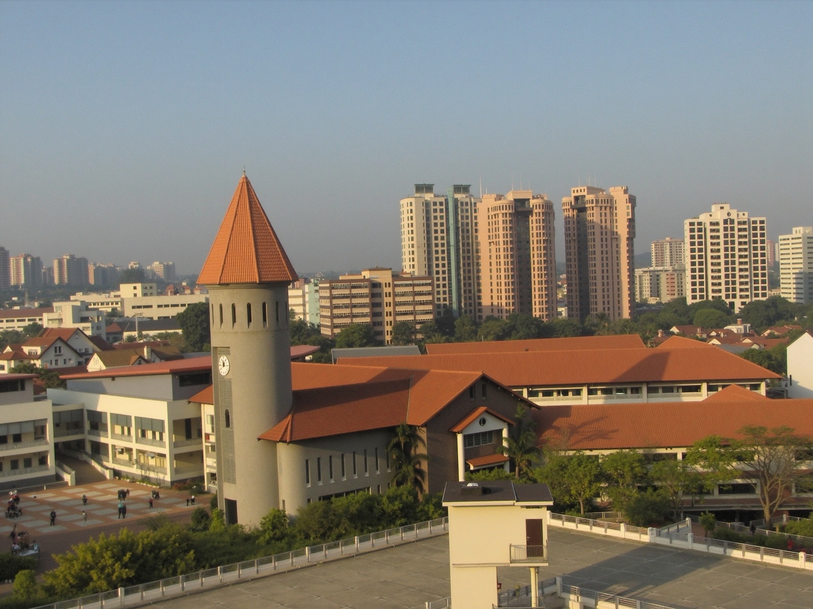 Catholic High School campus in Bishan, in the 1 to 2 km band from Thomson Reserve